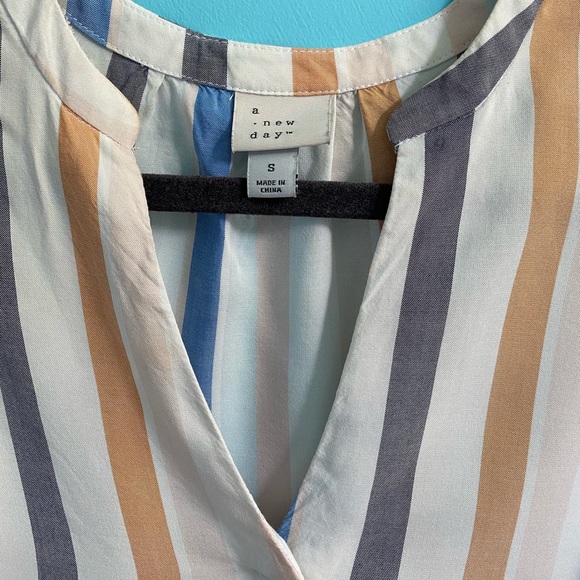 Sleeveless Dress Blouse - Picture 3 of 4